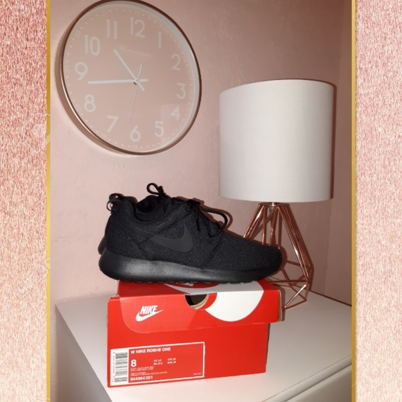 Nike Shoes - ONE TIME PRICE DROP !NWT NIKE Roshe One